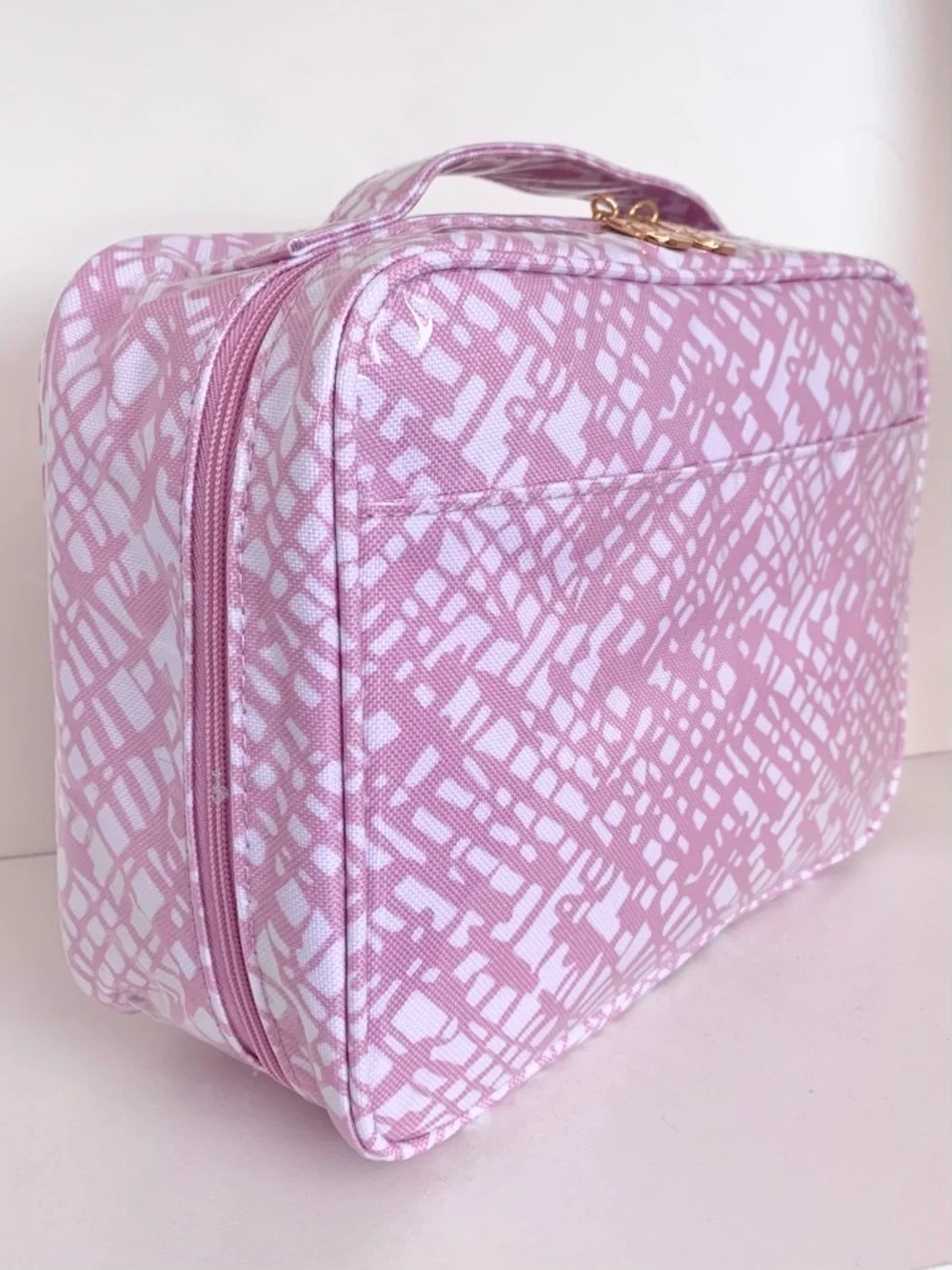 Hold NWOT Estée Lauder Pink vanity case